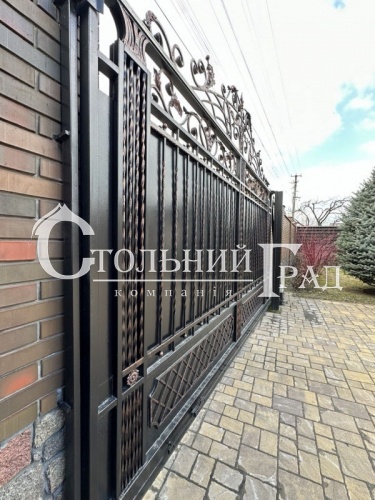 Rent a good house in the suburbs of Kiev village Hotov - Stolny Grad photo 18