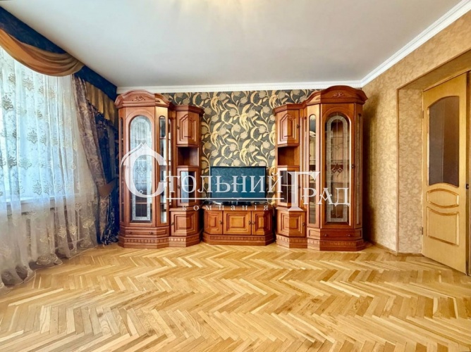 Оренда просторої сімейної 3-кімнатної квартири на Печерській площі — АН «Стольний Град» фото 1