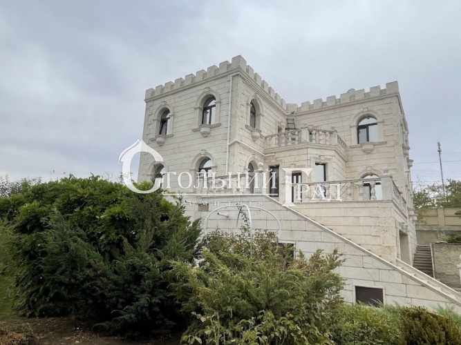 Villa for sale on the shore of the Khadzhibeyevsky Estuary - Stolny Grad Real Estate Agency photo 1